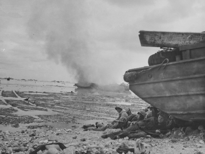 1st Marine Div Wrecked DUKW Beachhead men pinned down 091544 no caption (1 of 1)