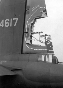305th bg b17 battle damaged feb 26 43 flak 5x7
