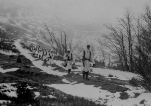5th army Soldierd on patrol  in winter gear Pracchia italy 120744 ii (1 of 1)