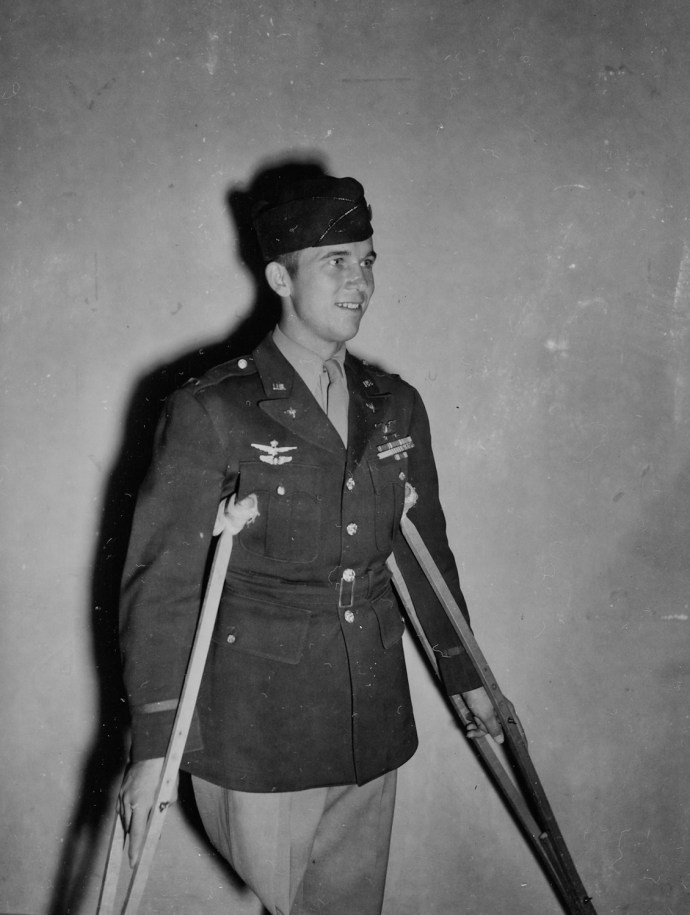 lt grover c blissard usaaf with dsc 3 pairs of wings wia McCloakey General Hospital Temple Texas 120743  (1 of 1)