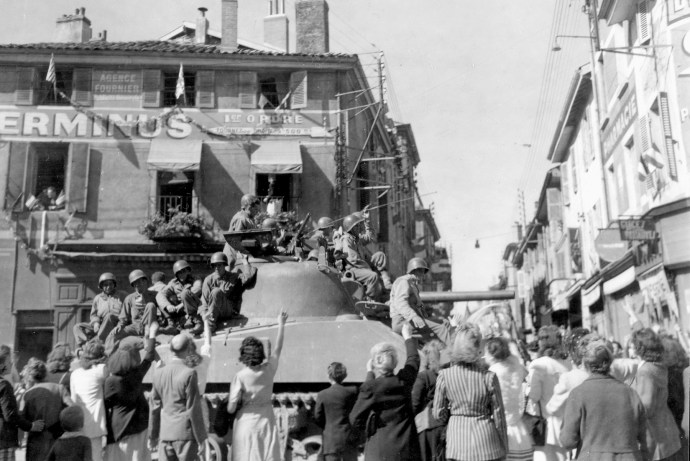 45th inf div liberating french town sept 44  4x6